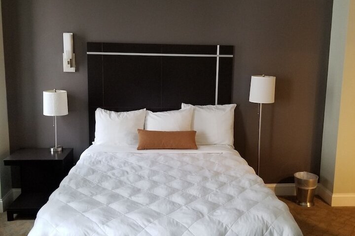 2 Queen Beds (6 of 9)