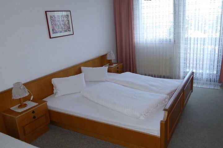 Room 4 of 28