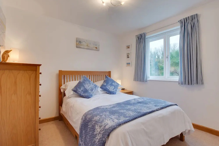 Room 2 of 9