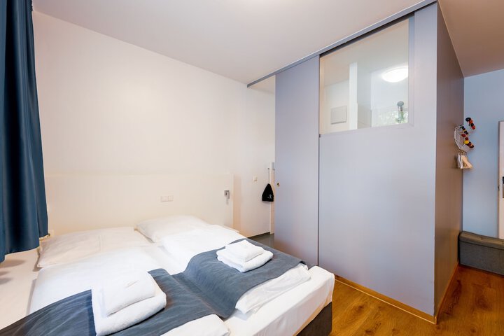 Room 5 of 44