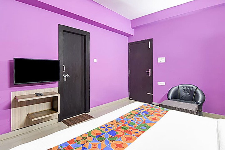 Room 12 of 28