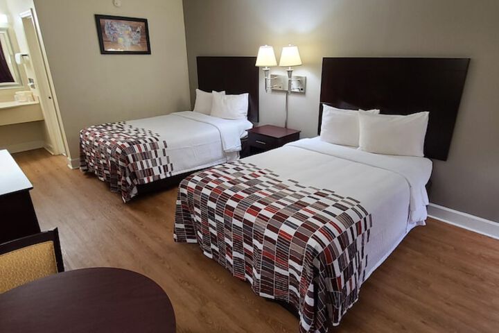 Room 6 of 18