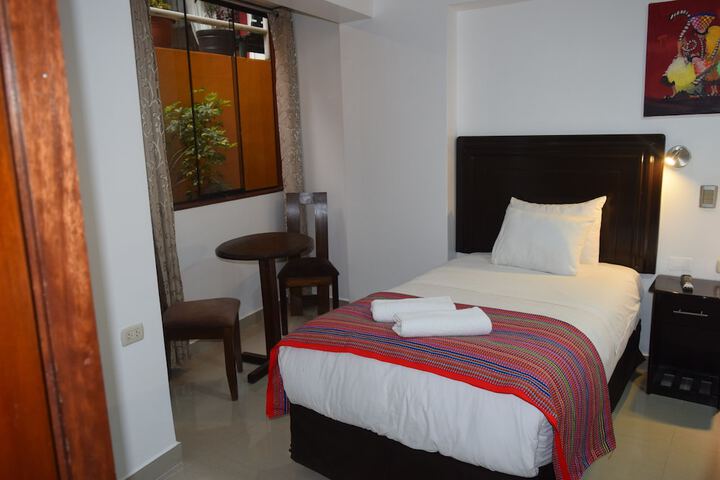 Room 12 of 37