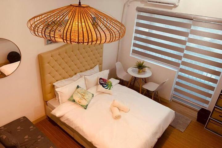 Studio with Free WiFi & Netflix near BGC Taguig
