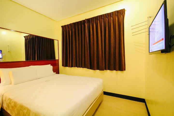 Room 33 of 108