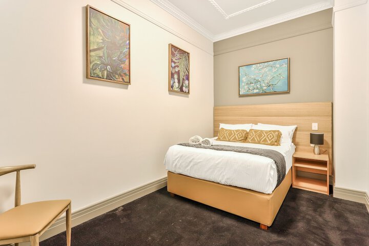 Room 16 of 40