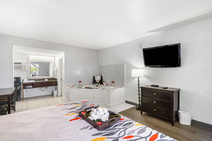 Room 5 of 16