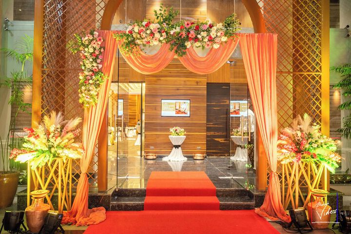 Ballroom/Hall 30 of 39