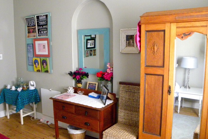 Room 6 of 14