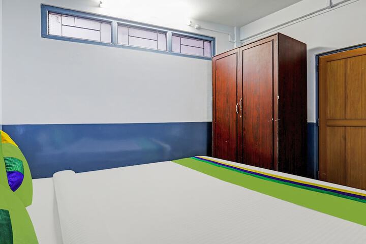 Room 27 of 38