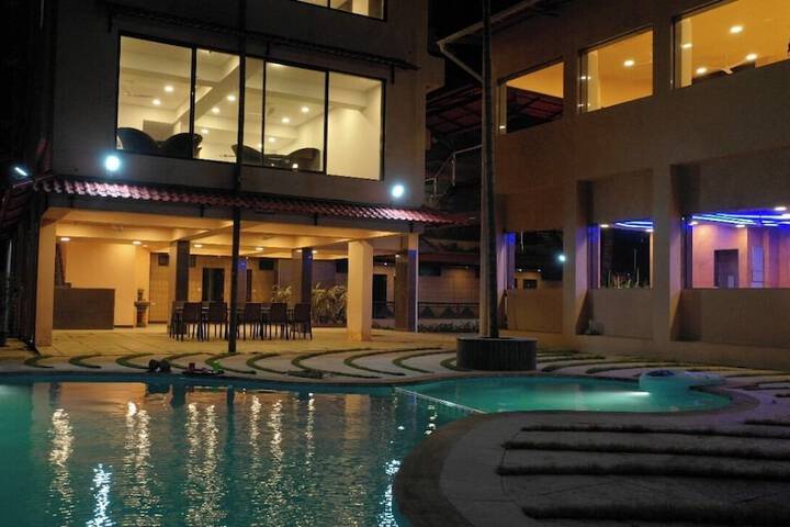 Hotel 10 of 11