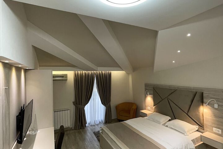 Room 14 of 28
