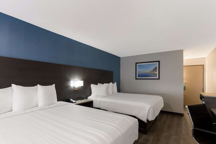 Standard Room, King or Two Doubles (1 of 6)