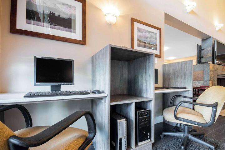 Business Center 55 of 64