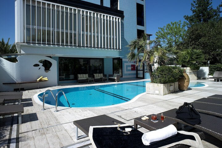 Pool 47 of 111