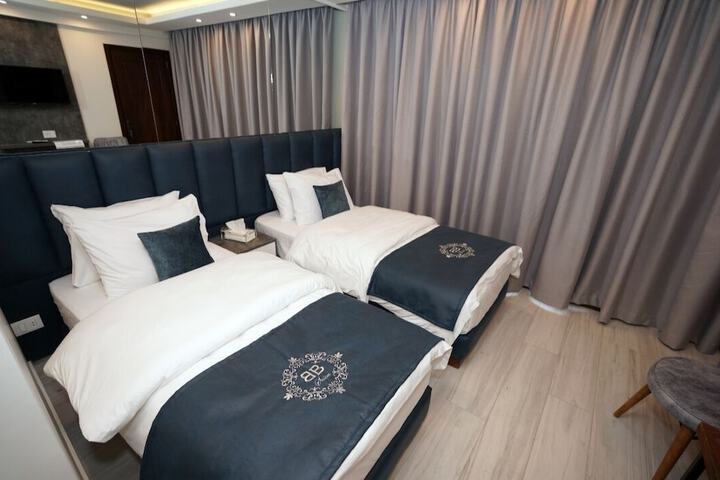 Room 9 of 29