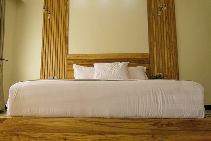 Room 8 of 35