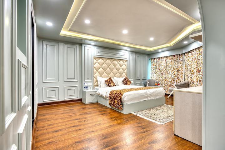Room 15 of 28