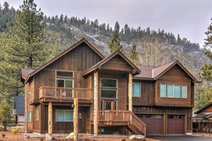 Exterior of Bear Mountain Lodge - Four Bedroom Home