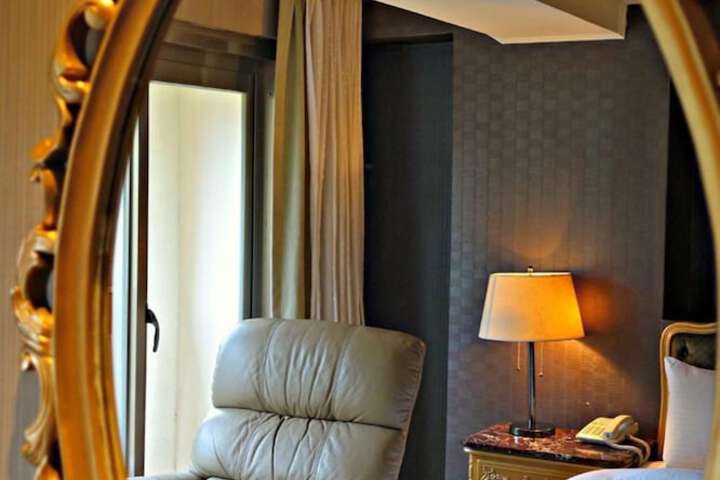 Room 26 of 63