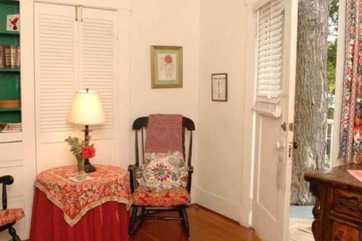 Room 8 of 156