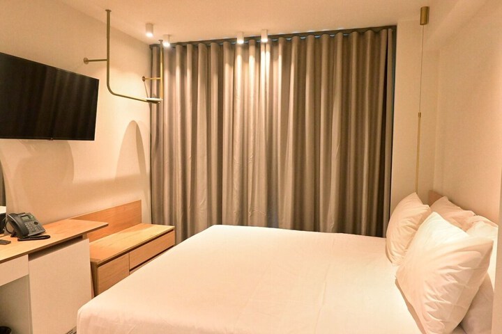 Room 10 of 24