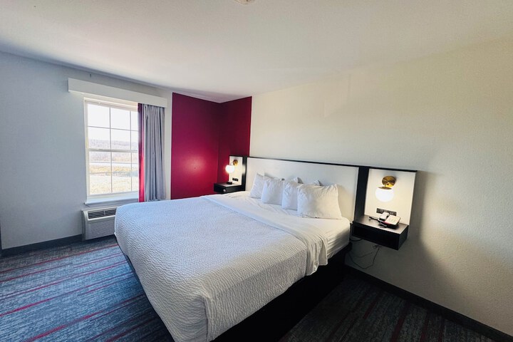 1 King Bed (18 of 30)