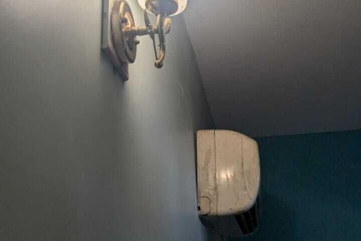 Room 13 of 21