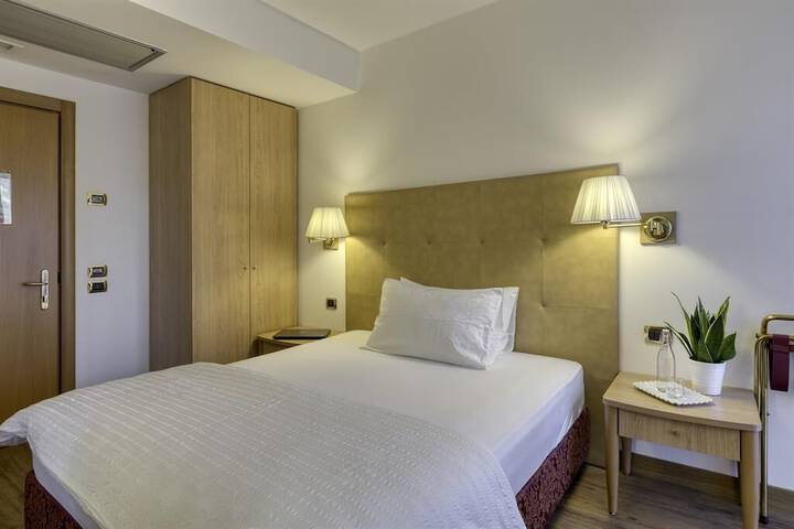 Room 21 of 66
