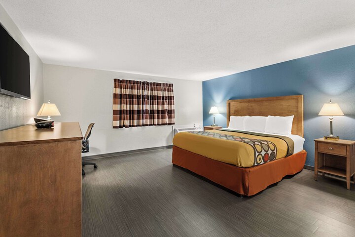 1 King Bed (1 of 5)