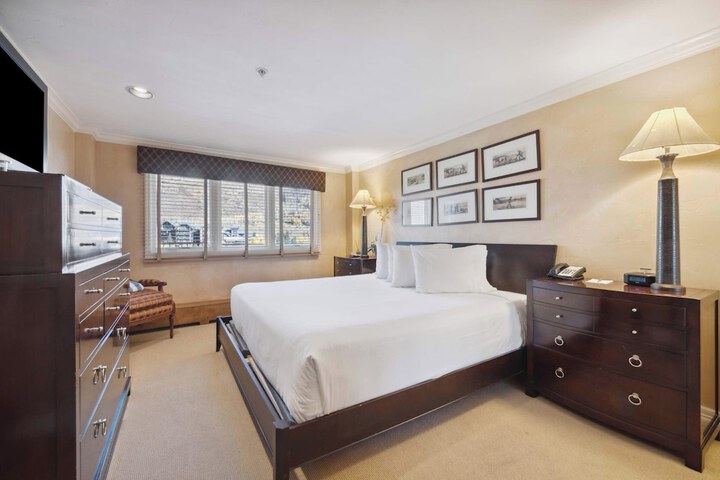 Room 32 of 192