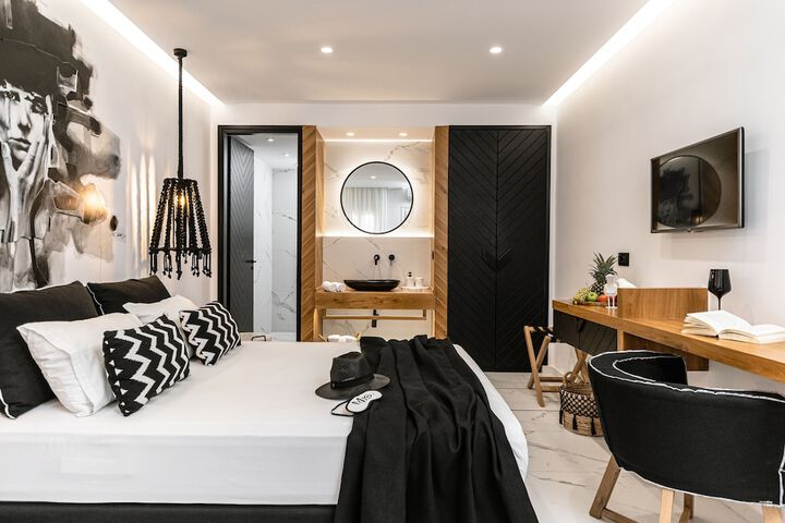 Room 42 of 168
