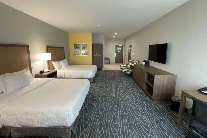 2 Queen Beds (18 of 26)