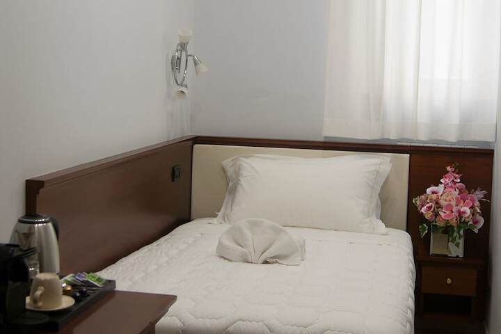 Room 11 of 24