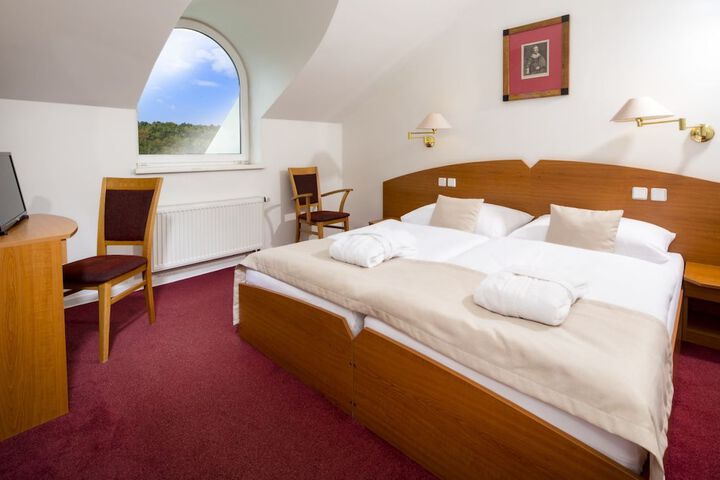 Room 3 of 40