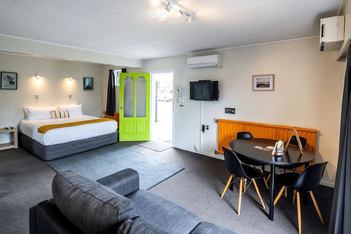 Room 6 of 62