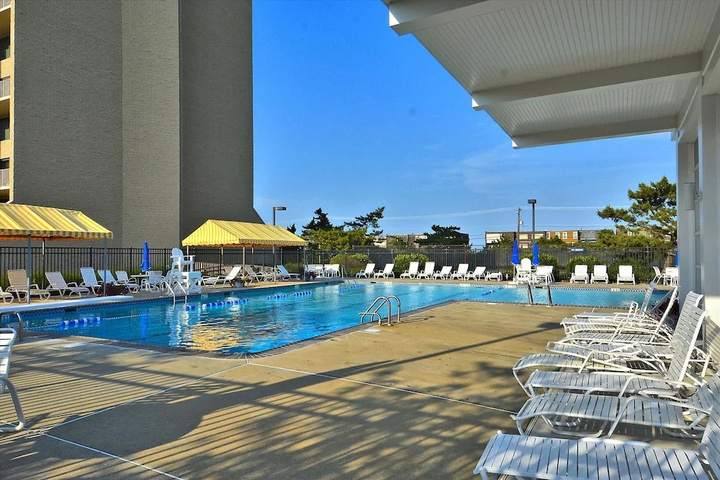 Pool 12 of 18