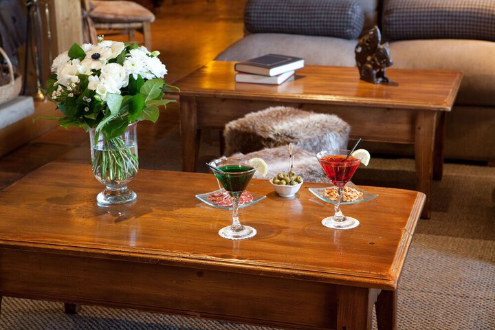 Lounge 32 of 47