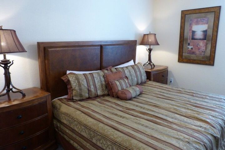 Room 10 of 32