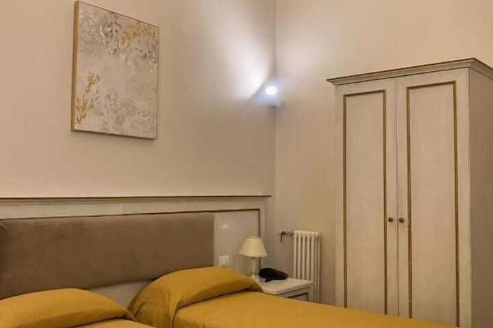 Room 2 of 61