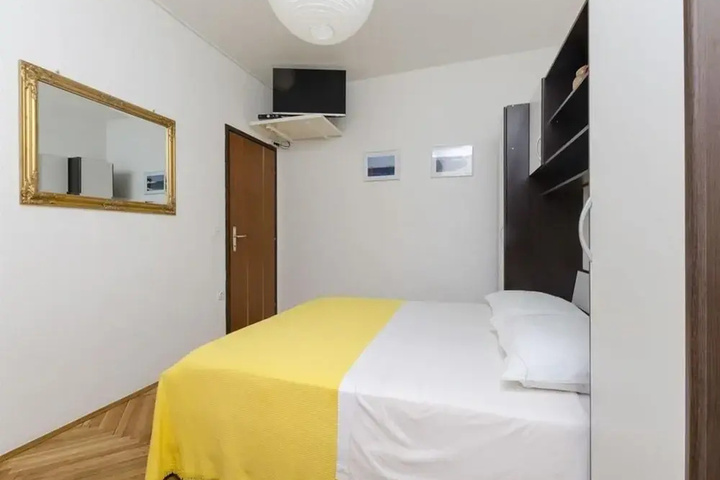 Room 3 of 11
