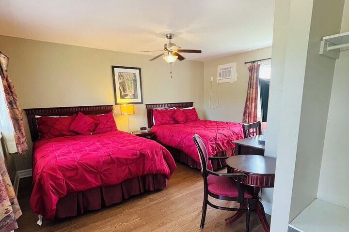 Room 10 of 16