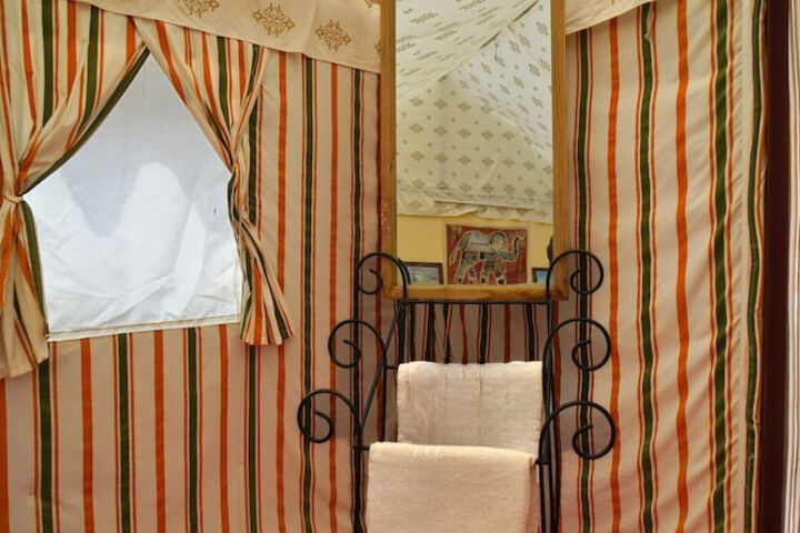 Room 16 of 38