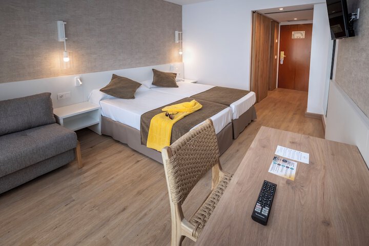 Room 14 of 87