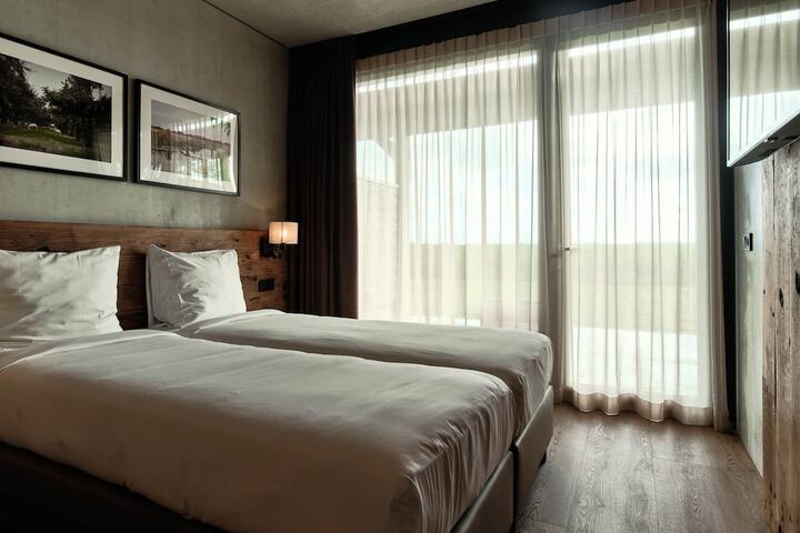 Room 6 of 46