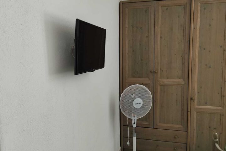 Room 8 of 72