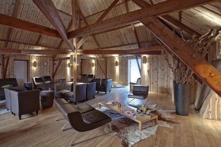 Room 4 of 15