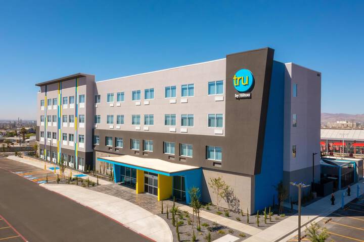 Exterior of Tru by Hilton El Paso Airport