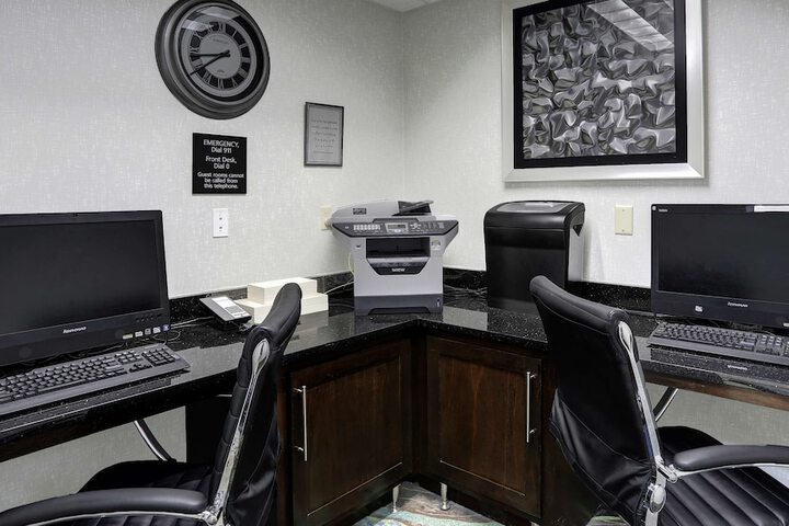 Business Center 31 of 34