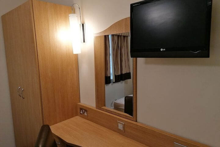 Room 10 of 44